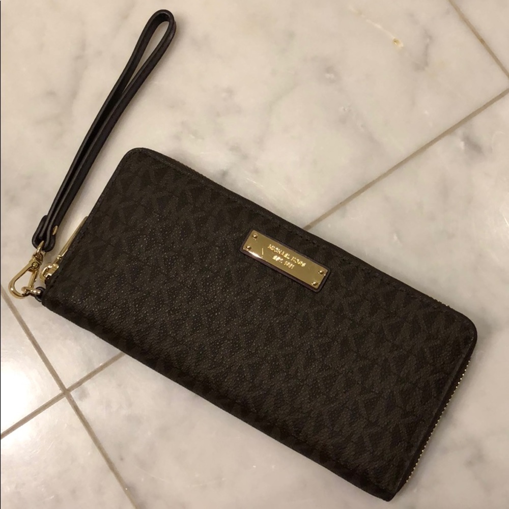 Michael Kors Zip Wallet BRAND NEW WITH TAGS